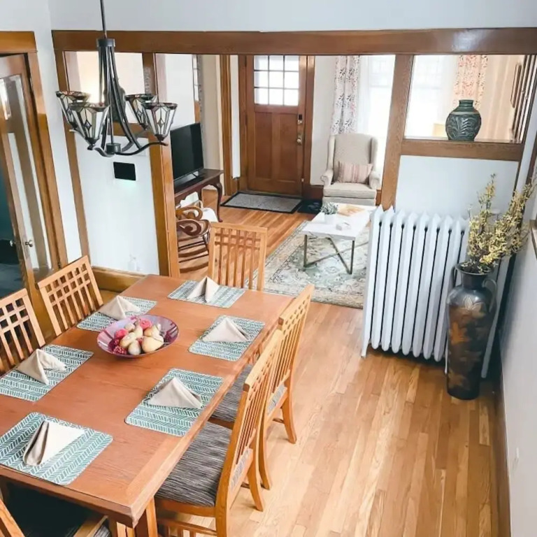4BR 2BA Home in Charming St Paul - Sleeps 10