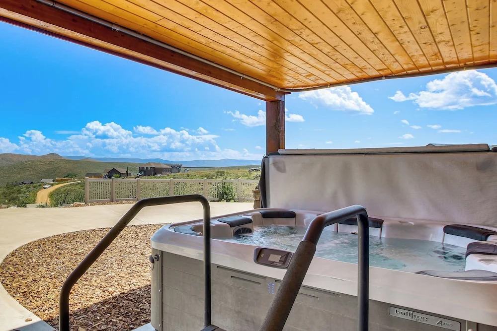 Cabin w/ Beach Access, Sport Court, Hot Tub & View