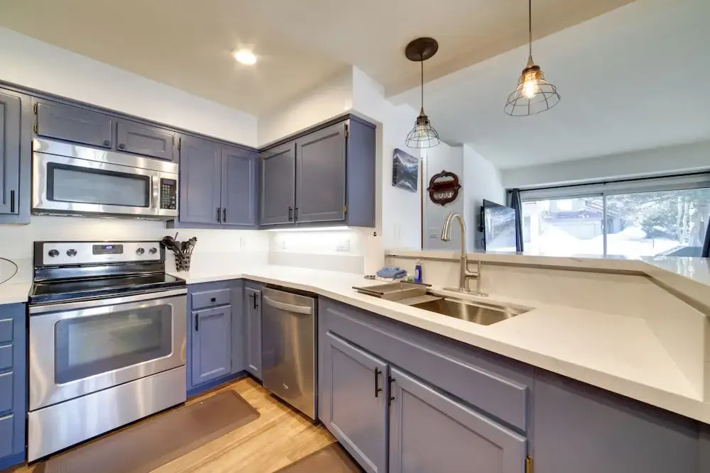 Snowcreek Resort Condo w/ Deck at Mammoth Mountain