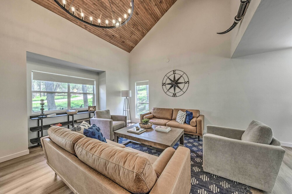 Central Ruidoso Retreat w/ Deck & Game Room!