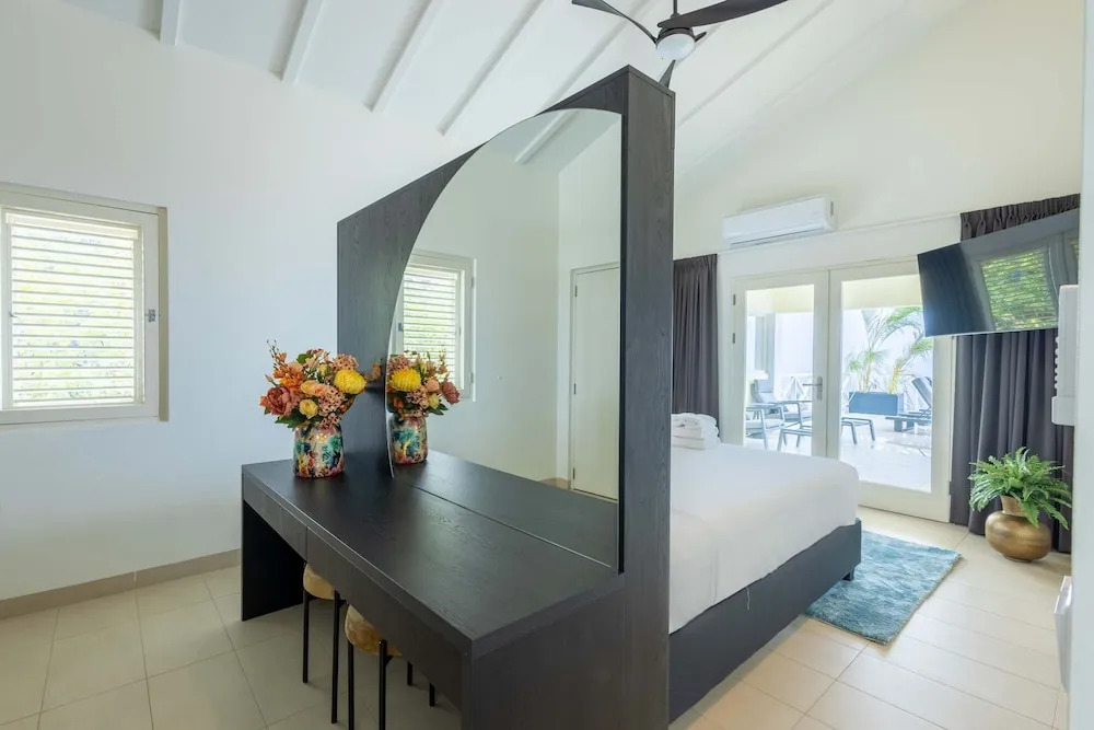 Villa Azure Vista 6BR Luxury Stay w 2 Pools