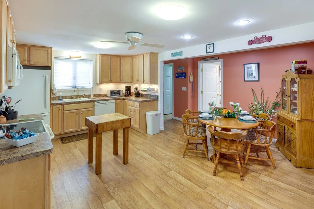 Charming Old Saybrook Home: Half-Mi to Sand & Sea