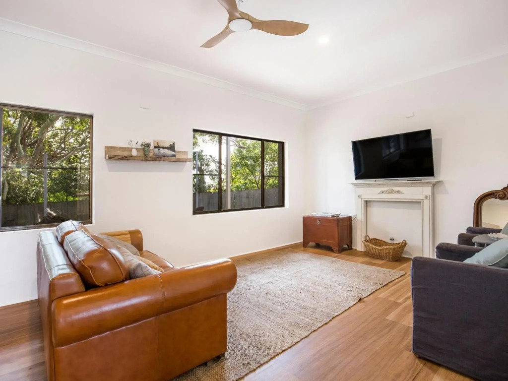 Saltbush Cottage Pet Friendly 1 Min Walk to Beach