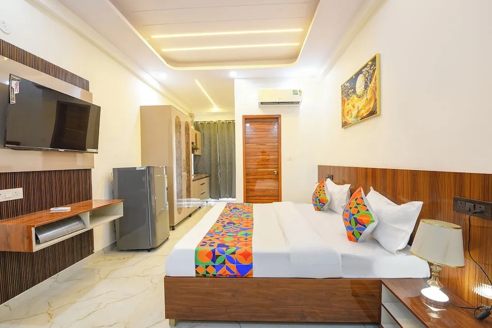 FabHotel 24x Living