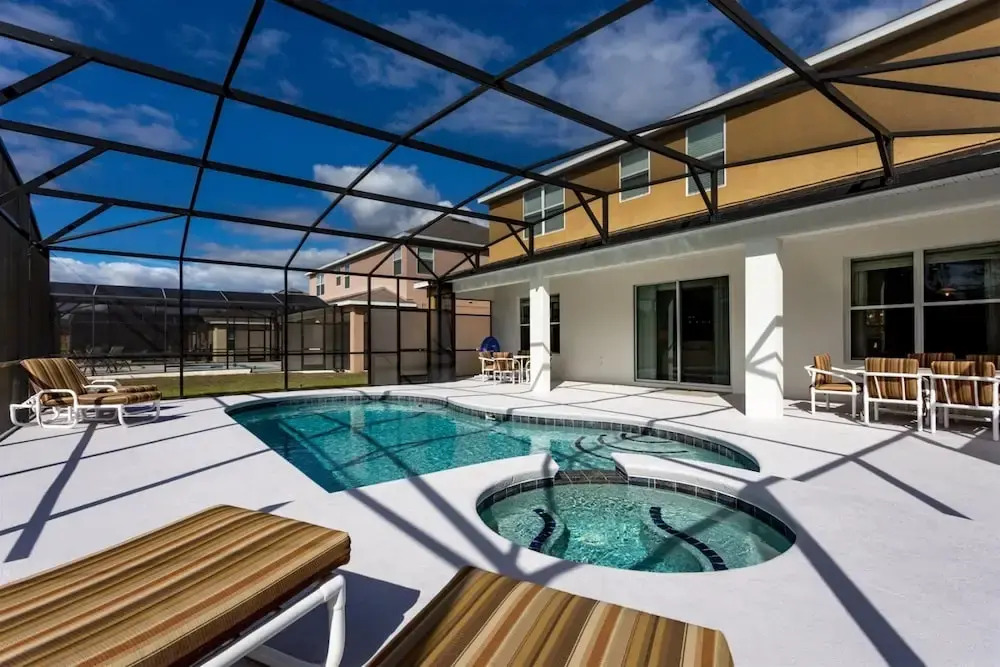 Spacious 5 bed Property With Private South Facing Pool, Situated in the Quiet, Gated Community of Watersong and Surrounded by Beautiful Conservation Land - 291