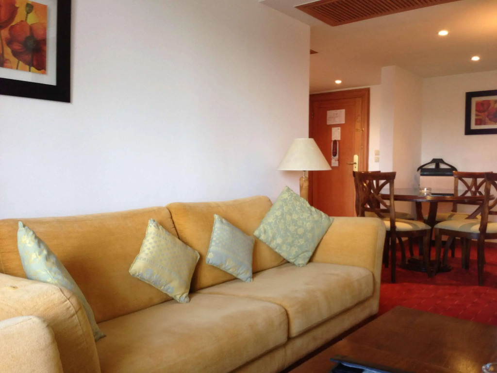 Golden Tulip El Mechtel