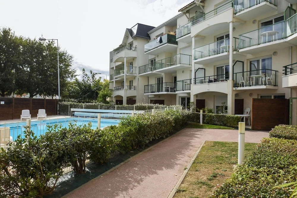 Coastal Apartment Near Marina
