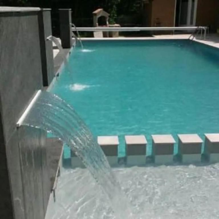 Bungalow With 2 Bedrooms in Besse-et-saint-anastaise, With Pool Access and Furnished Garden