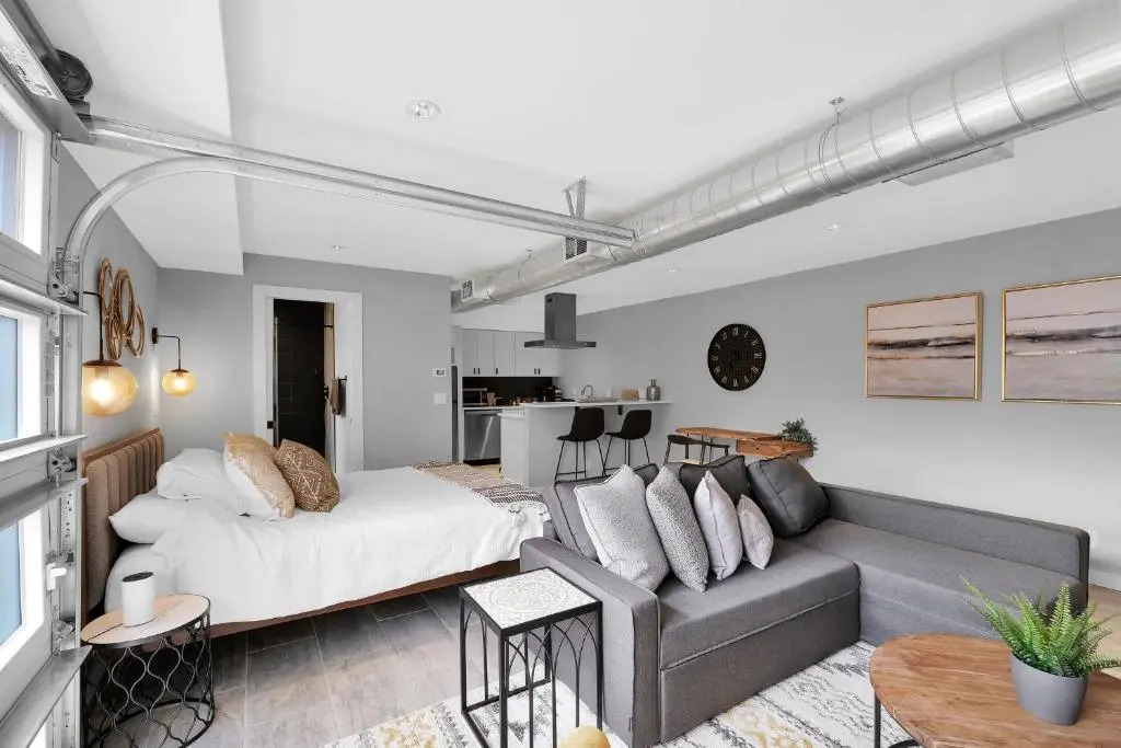Super chic & modern studio apt - in the heart of San Marco!