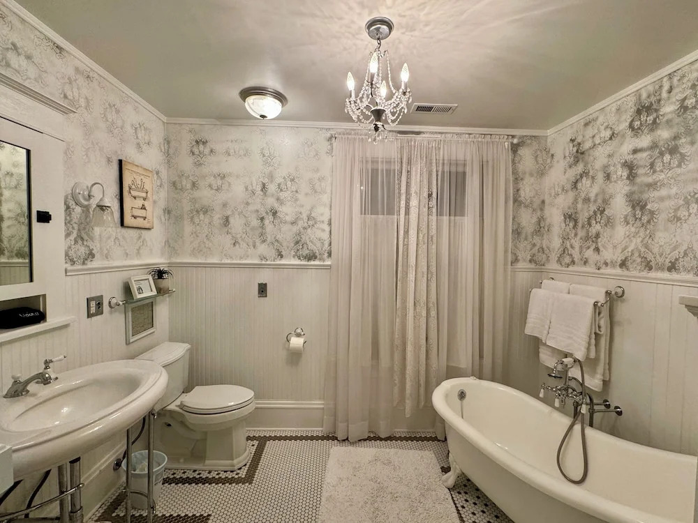 Hubble House Inn
