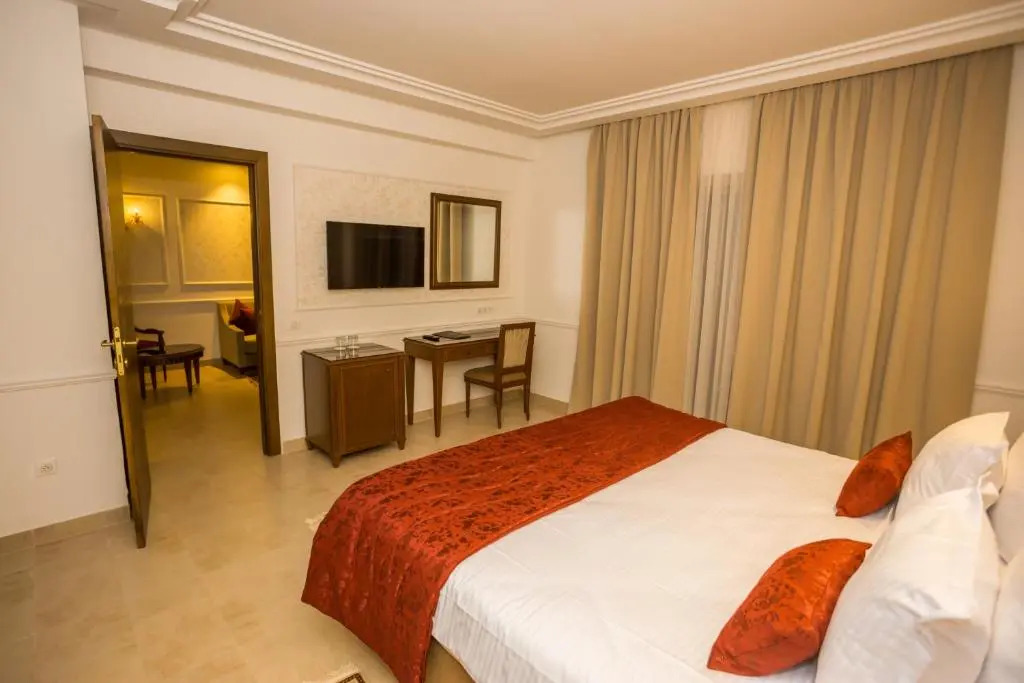 HOTEL PALAIS ROYAL