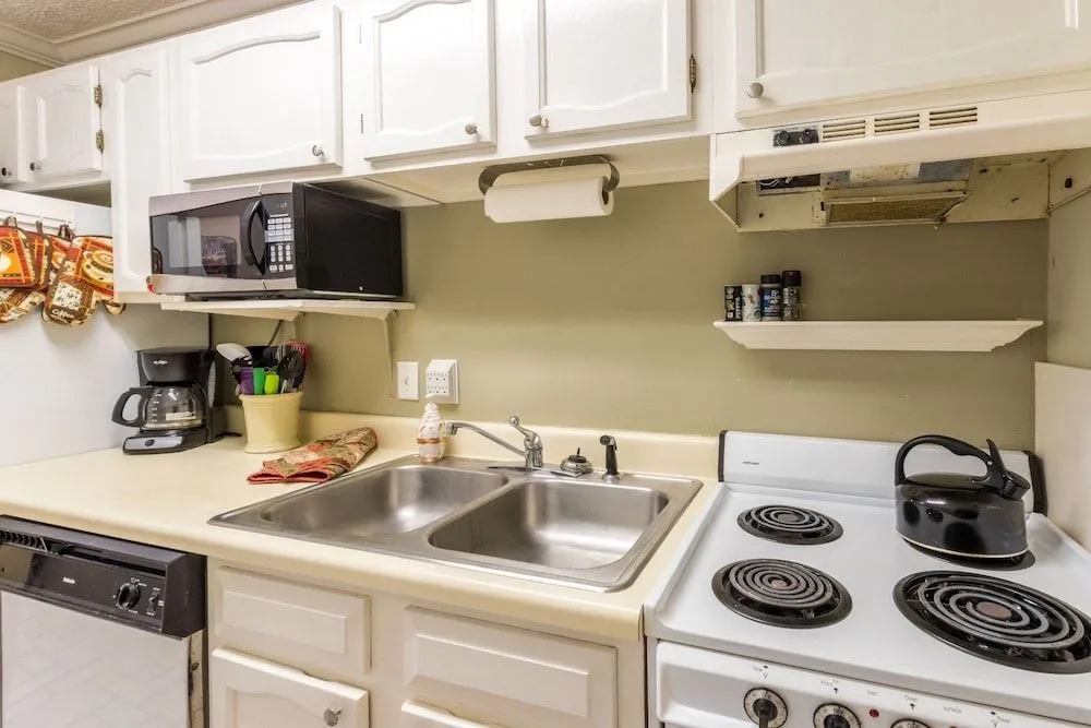 Lullwater Drive 301 C-423 - 2 Br condo by RedAwning