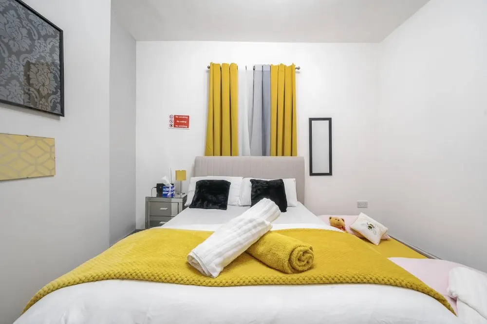 Contractor-friendly 2-bedroom House With Free Parking