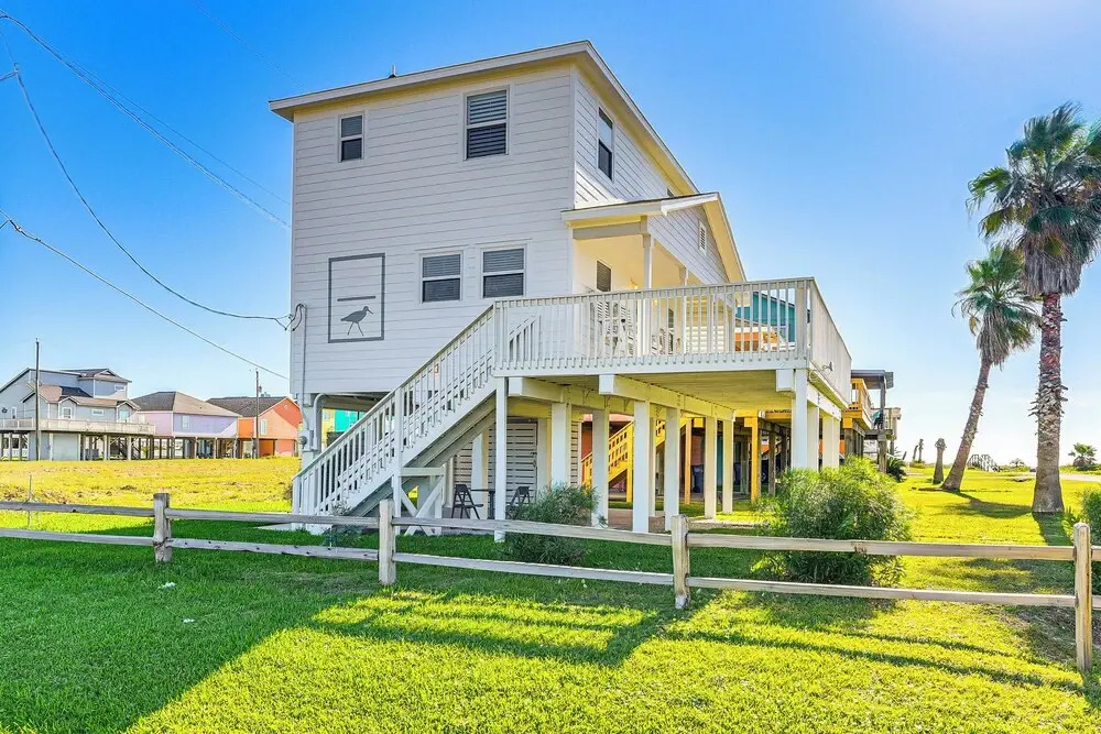 Modern Coastal Farmhouse: Walk to Surfside Beach!