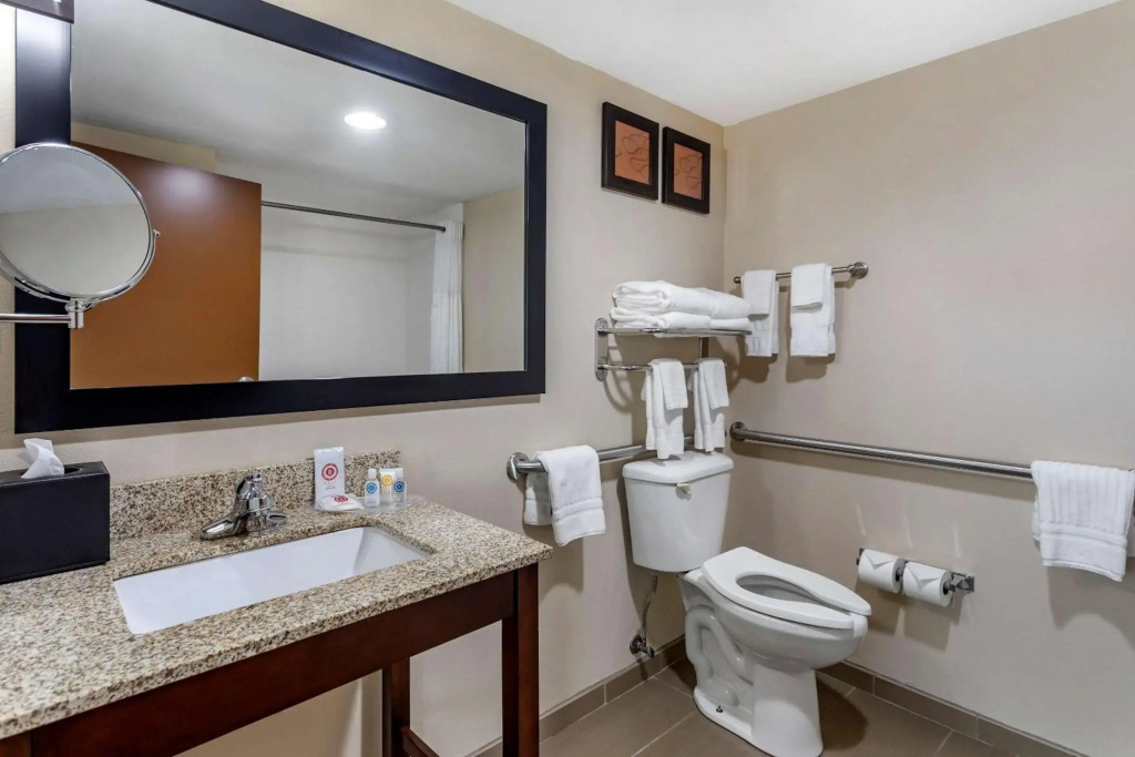 Comfort Suites Manchester near Arnold AFB