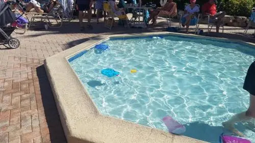 Sunny Ocean Village Beach Condo: Community Pool