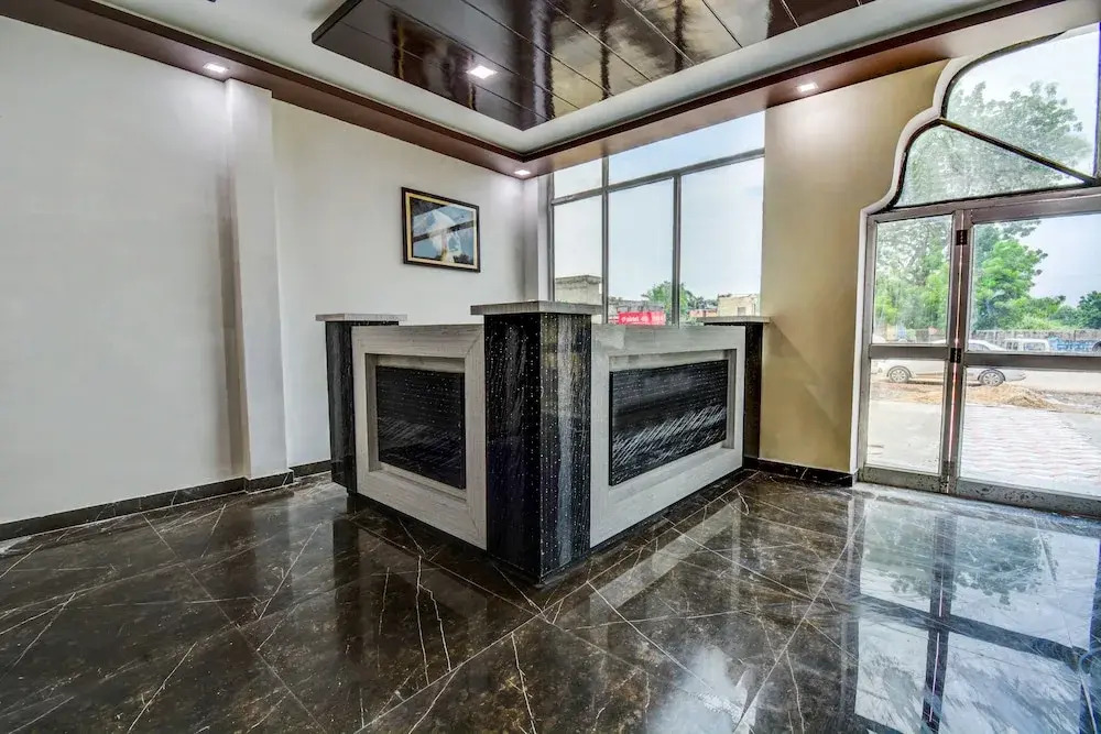OYO 19951 Hotel Saif