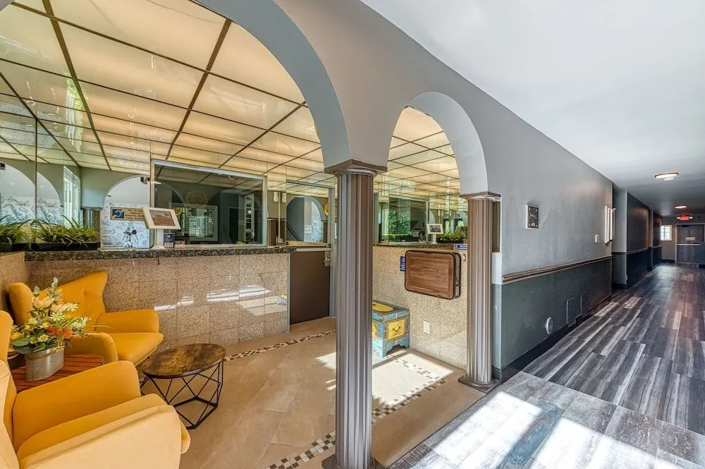 La Mirage Inn - Hollywood