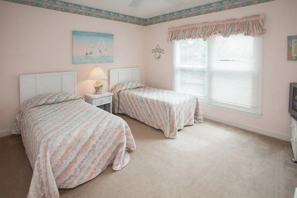 Victorian Sea-cret by RedAwning