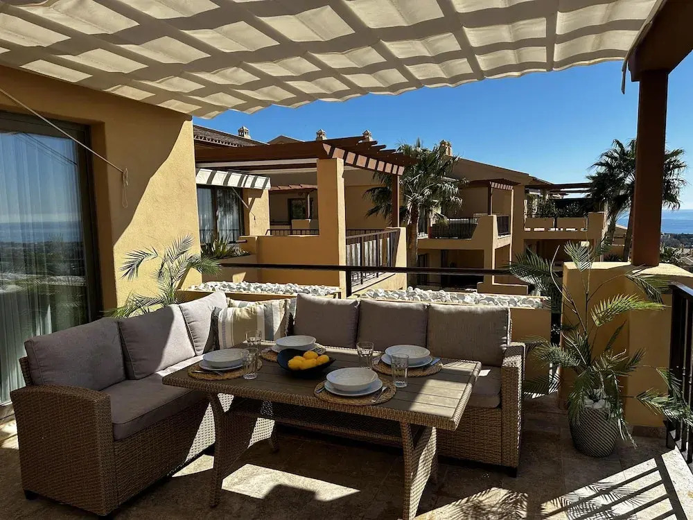 Apartment Sleeps 6 With Private Garden
