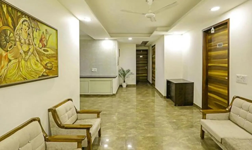 Fabhotel White House Bnb