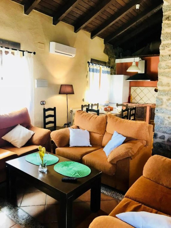 3 bedrooms house with shared pool enclosed garden and wifi at Alcaracejos