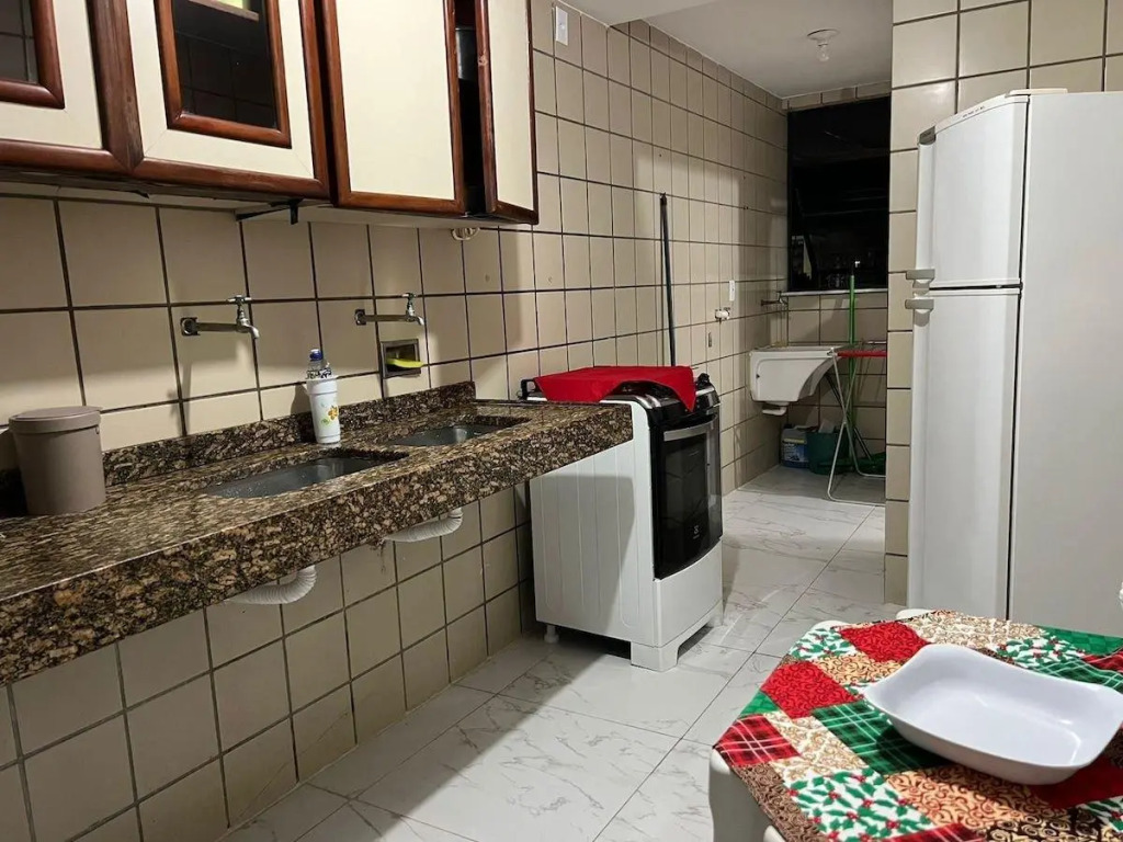 Apartamento Familiar, 250 Metros Da Praia Do Forte Com Piscina E Campo De Futebo