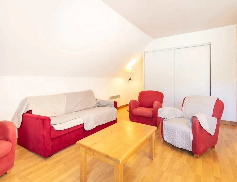 Large 8-person Apartment in Giez