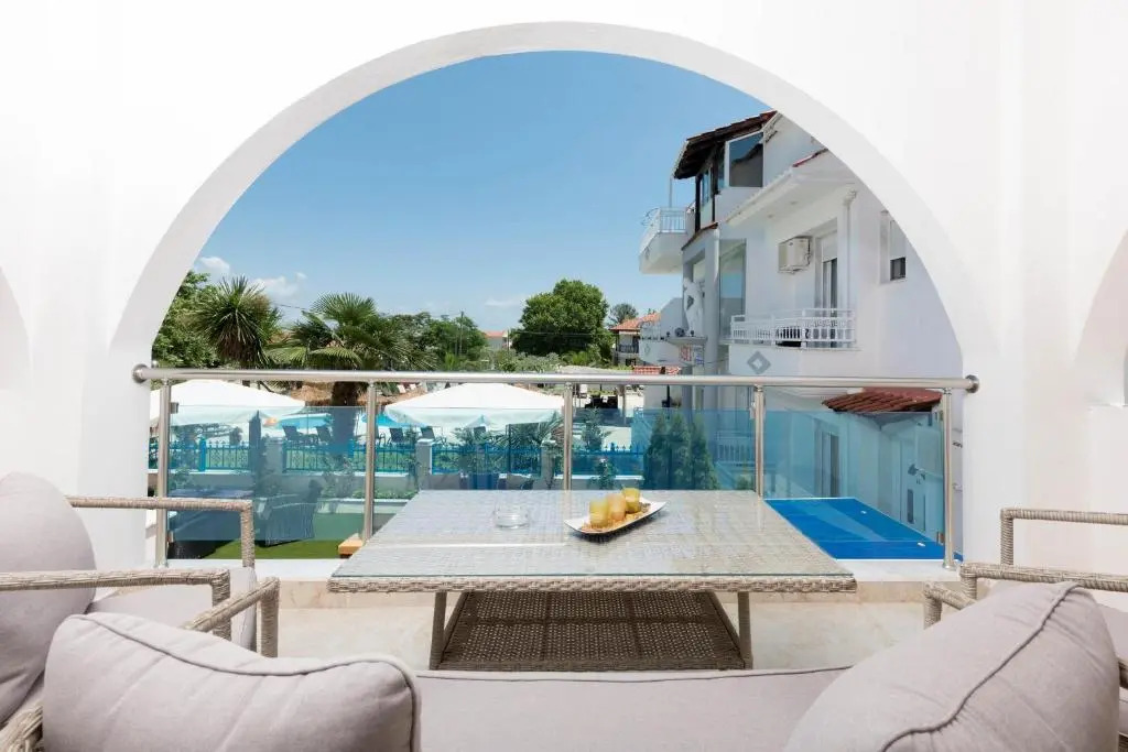Stratos Deluxe Apartments