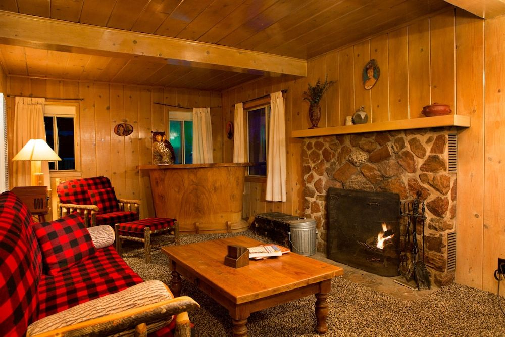 Hicksville Pines Chalets & Motel