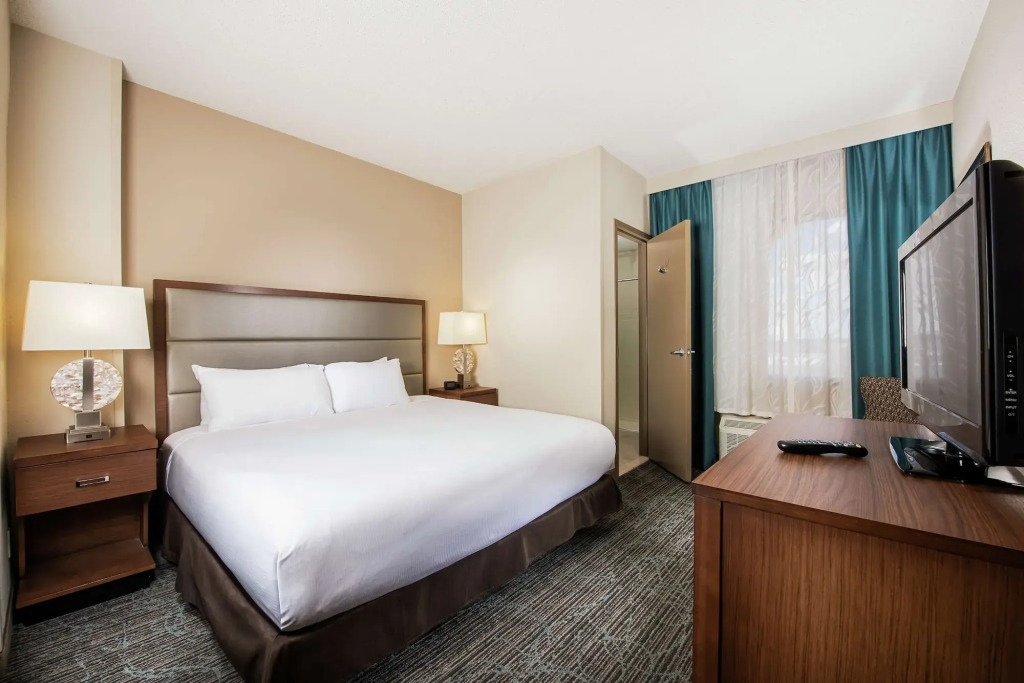 DoubleTree by Hilton Hotel West Palm Beach Airport