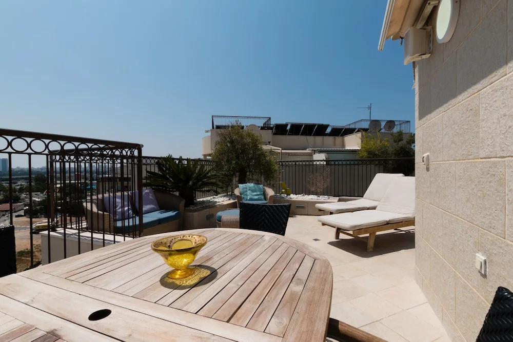 Apartment with Sauna, Hot Tub & Parking