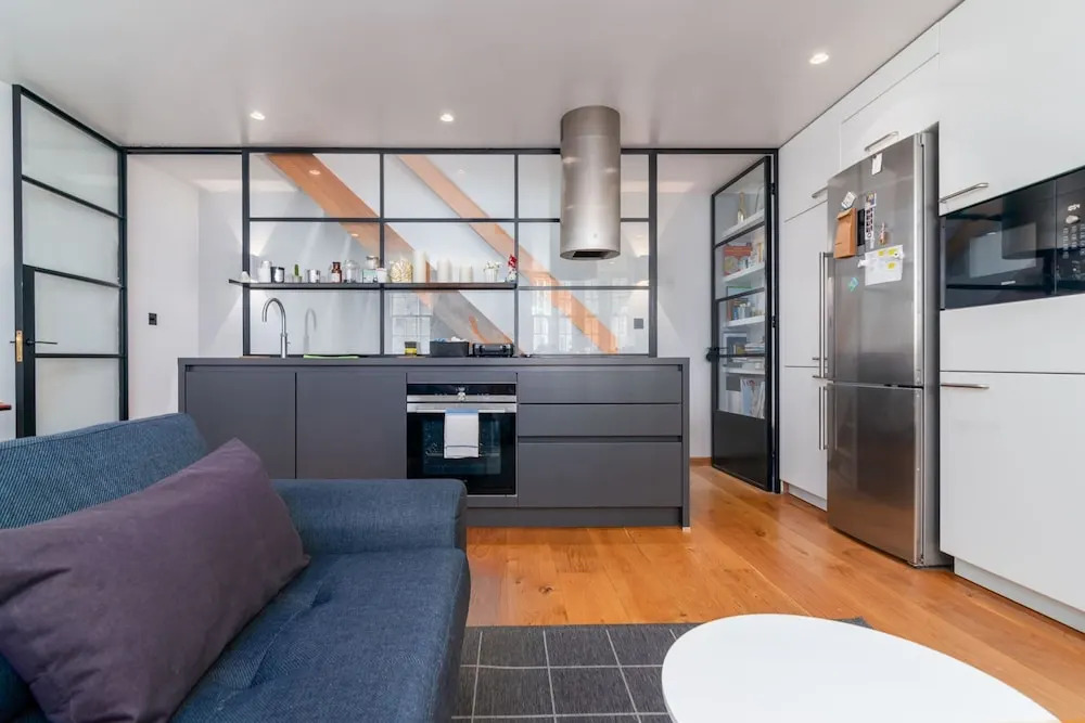 Spacious 2BR in West Kensington by GuestReady