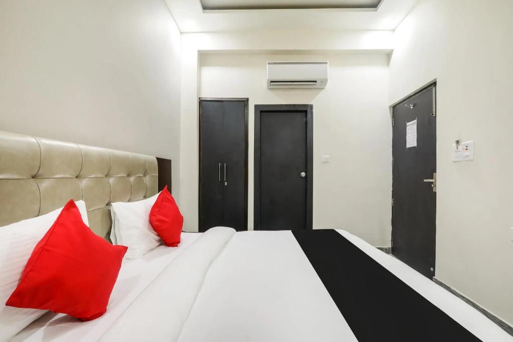 Collection O 72303 Hotel Hira Panna