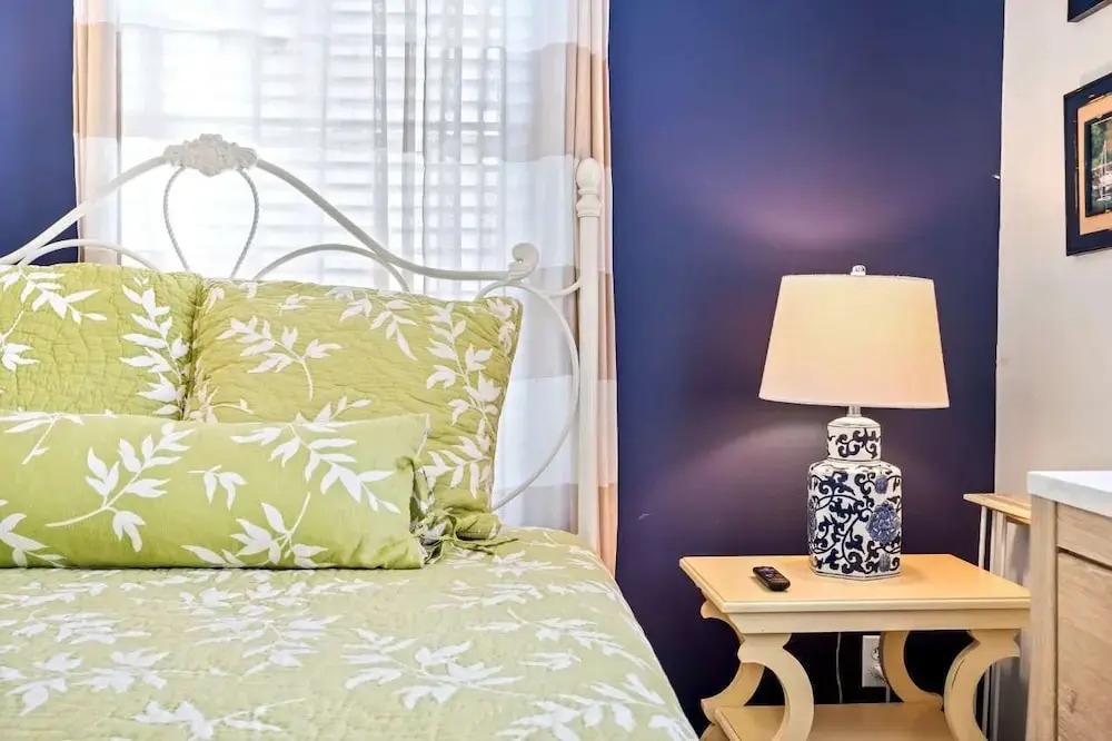 Captains Cottage Sleeps 6!