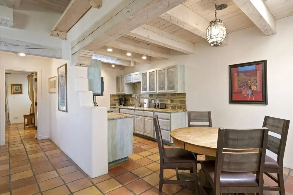 Wisteria - Delightful Updated Family Home, Seven Blocks to the Plaza