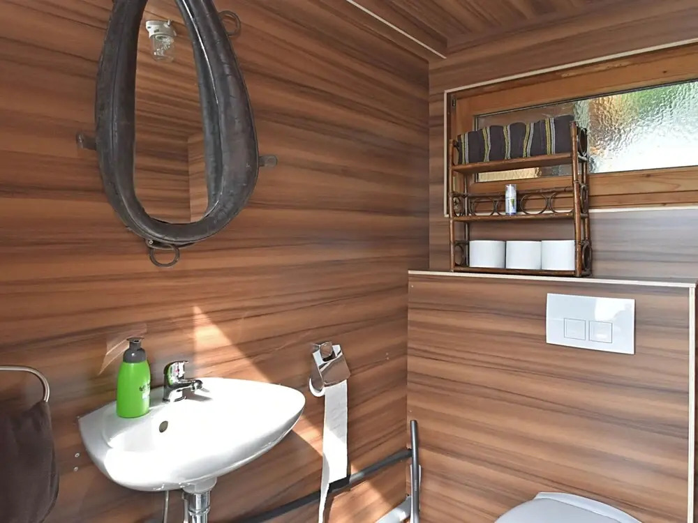 Restful Apartment with Sauna, Hot Tub, Fitness Room, Balcony