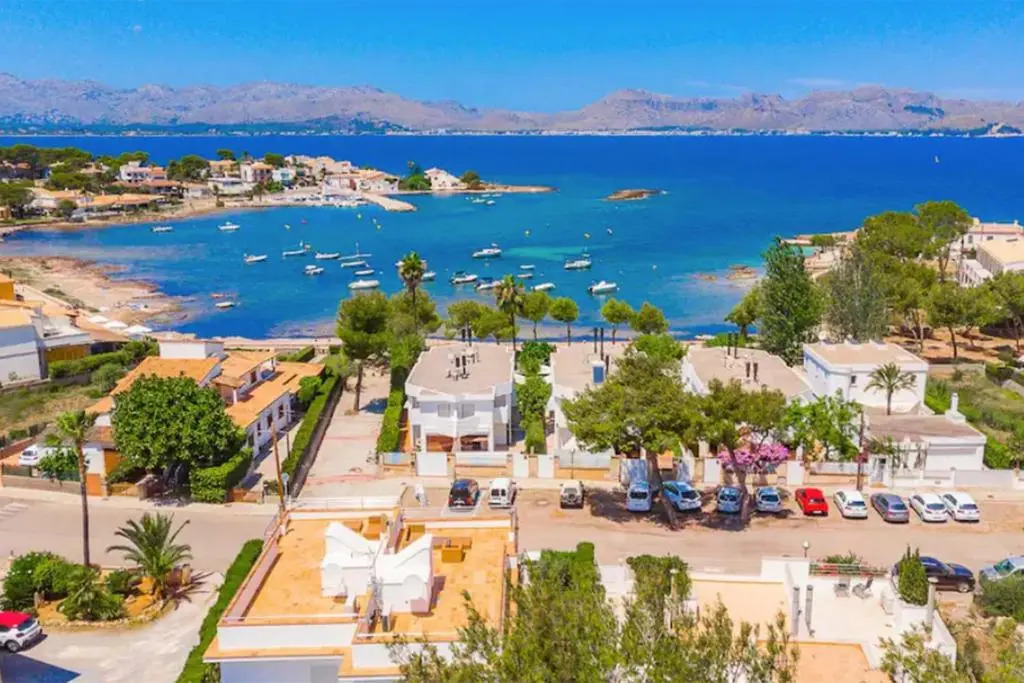 Villa Jazmin for 8 with swimming pool and beach views