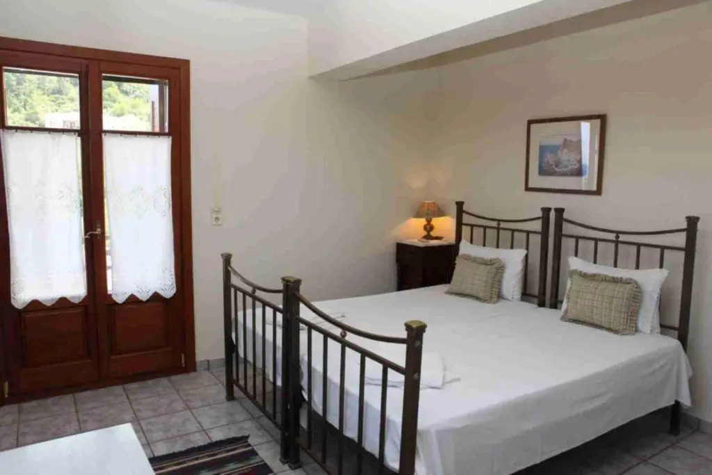 Pleoussa Studio and Apartments