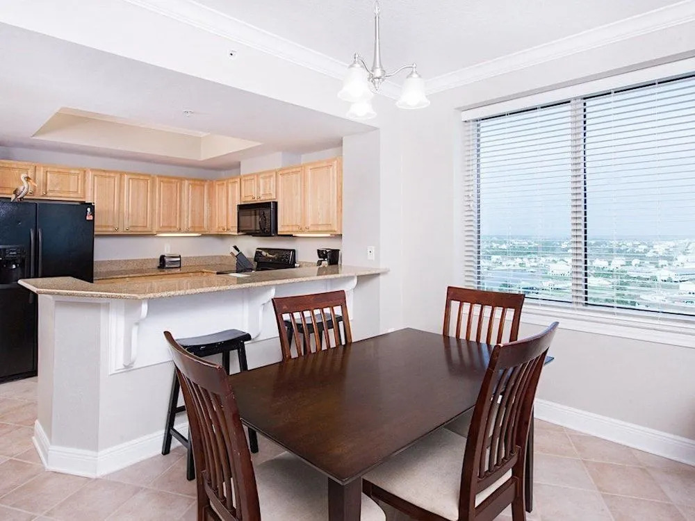 1010W Beach Condo #1501 - 2 Br condo by RedAwning