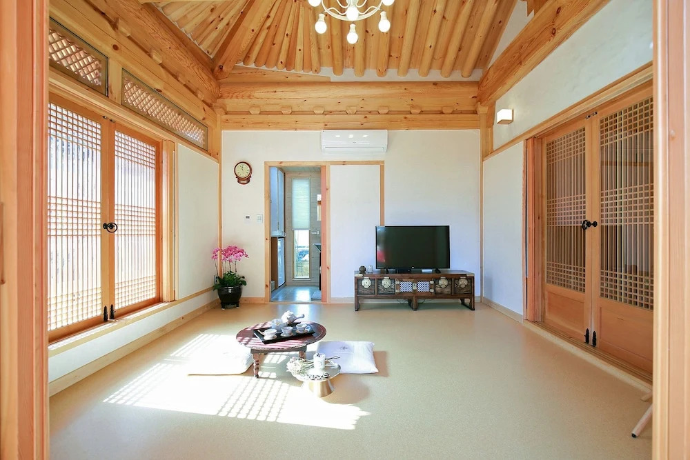 Wiyeonjae Hanok Stay