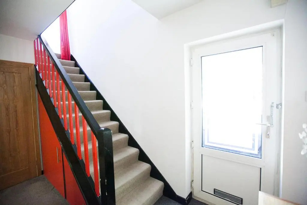 Honest University Apartment 2