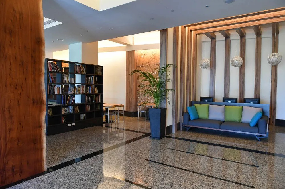 Celebrity 99 Hotel