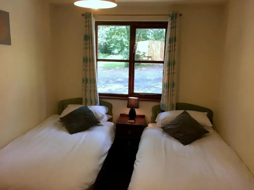 Goldcrest 4-Hot Tub-Woodland Lodges-Carmarthenshire-Tenby