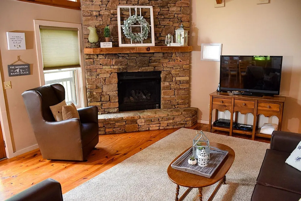 MOUNTAIN SHADOWS - 3 Br Cabin