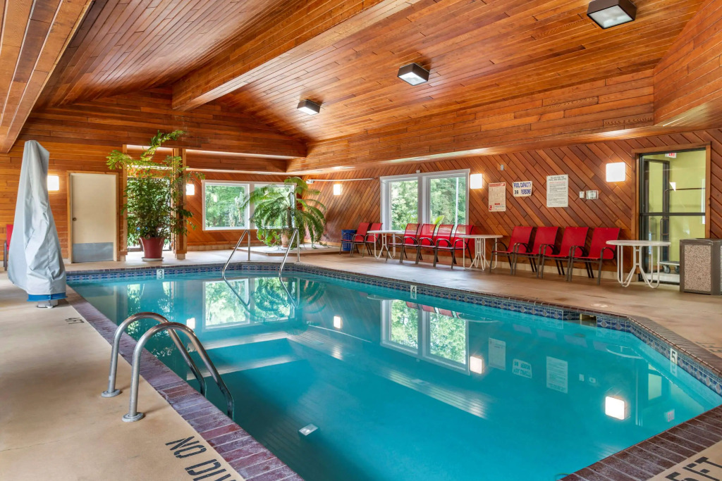 Coratel Inn and Suites By Jasper River Falls