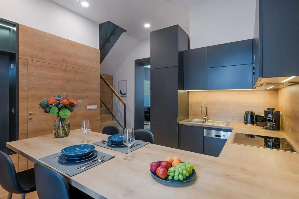 High End Suite Klauzal with AC