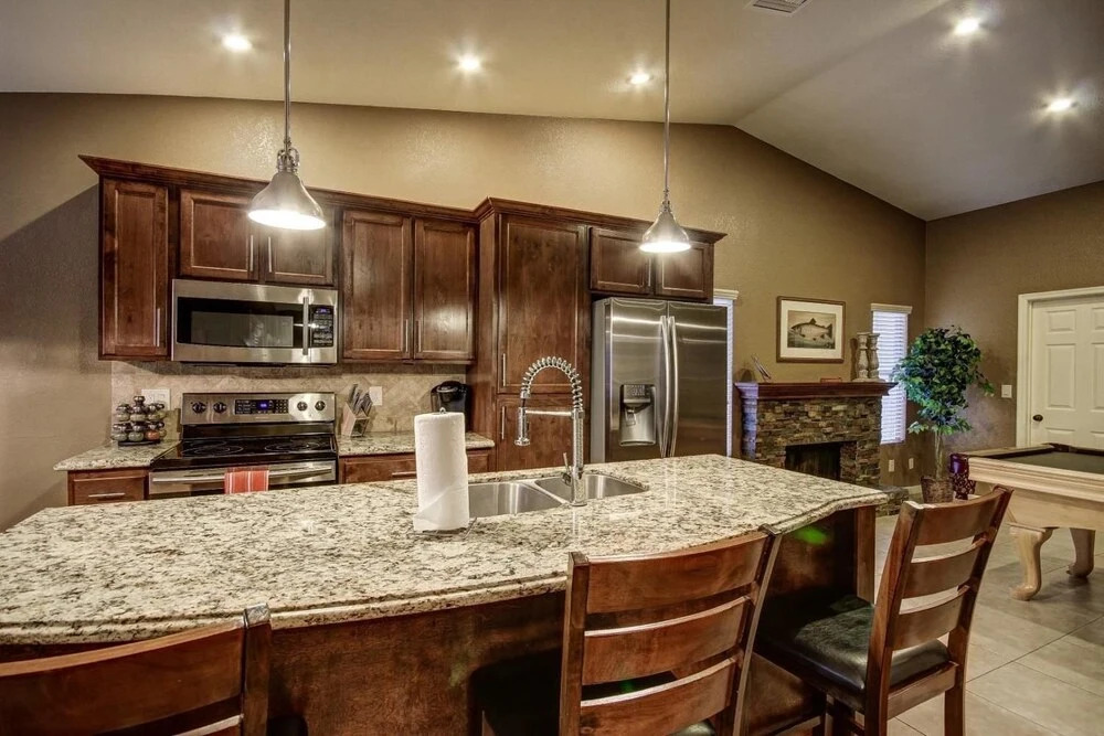 SLS Janice Luxury Home - FREE Heated Pool, Spa, Pool Table & More