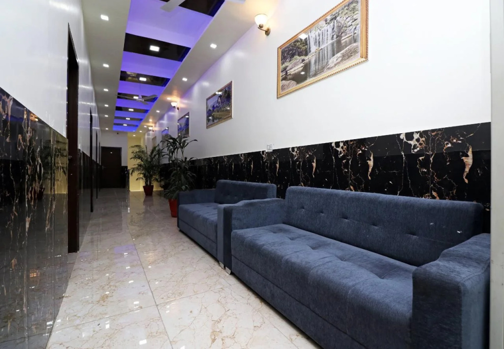 Karan Paradise By OYO Rooms