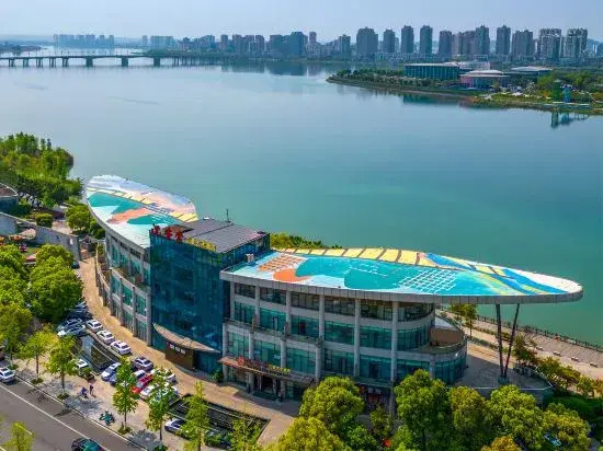 Shenxiangtang Riverview Art Hotel (Suining Dingsheng International Wanda Plaza)